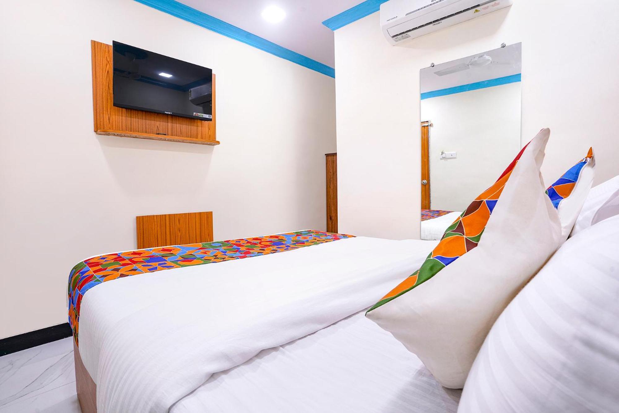 Fabexpress Raj Palace Hotel