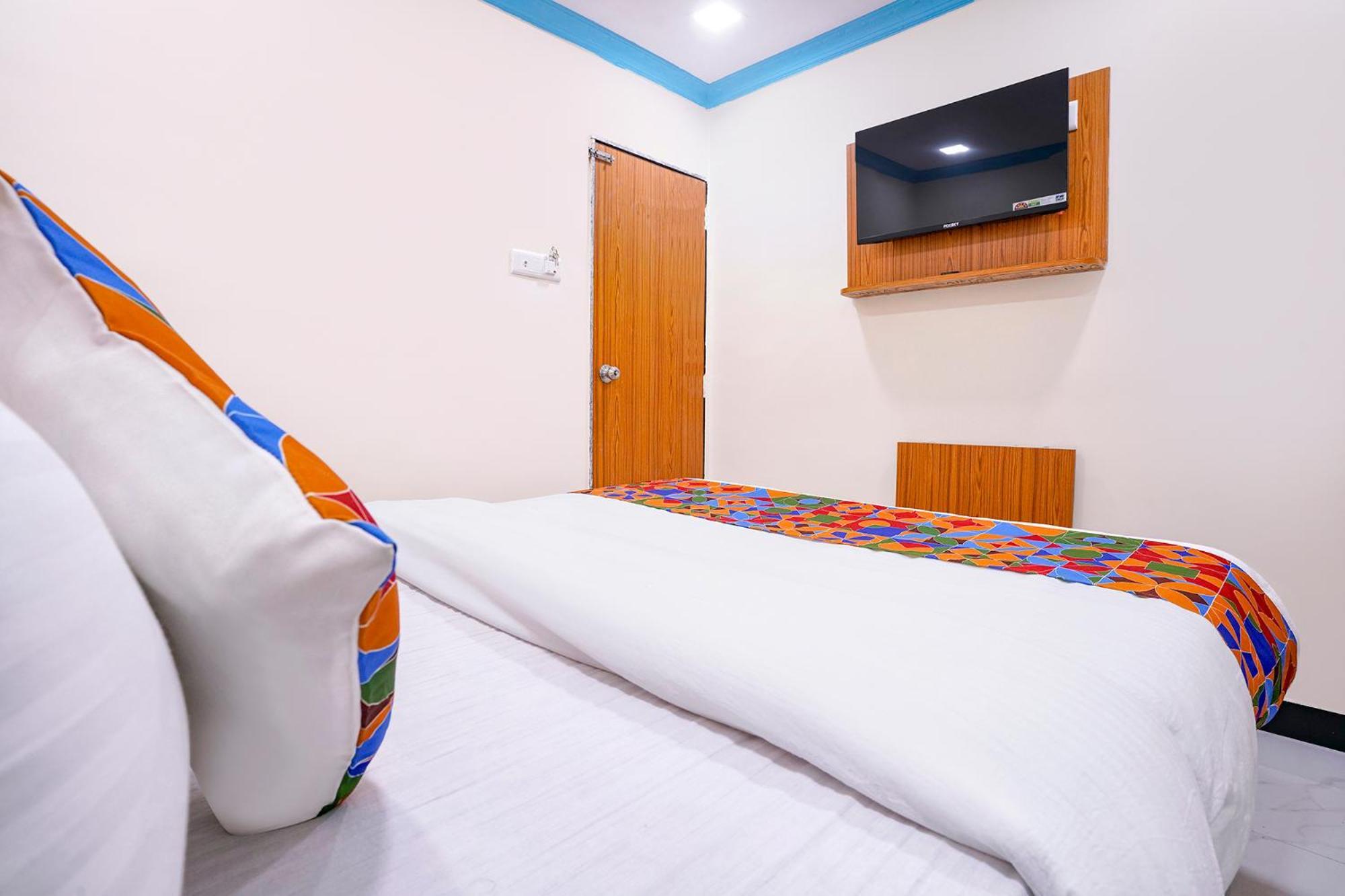 Hotel Fabexpress Raj Palace 3*